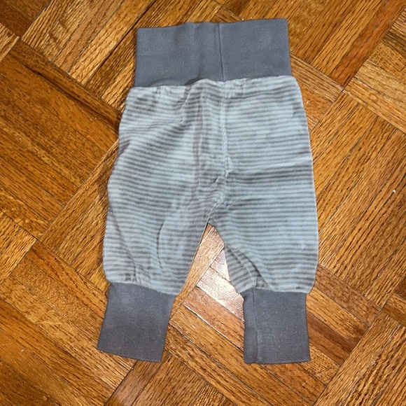 H&M newborn two piece kimono Velour matching set. Gray top gray stripe pant - Picture 5 of 8